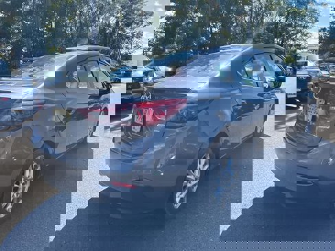 Used 2016 MAZDA MAZDA3 i Touring w/ Popular Equipment Package image 4