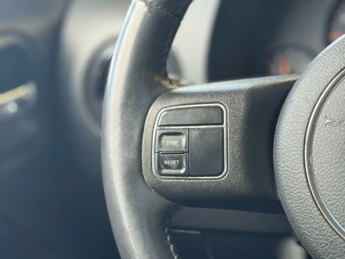 Used 2015 Jeep Patriot High Altitude image 25