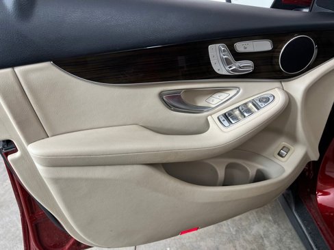 Used 2019 Mercedes-Benz GLC 300 w/ Parking Assistance Package image 10