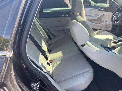Used 2024 Volkswagen Jetta SE w/ Panoramic Sunroof Package image 27