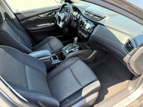 Used 2017 Nissan Rogue SV image 17
