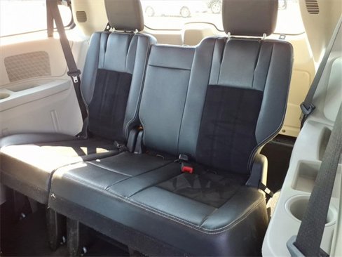Used 2017 Dodge Grand Caravan SXT image 10