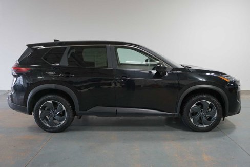Used 2024 Nissan Rogue SV image 6