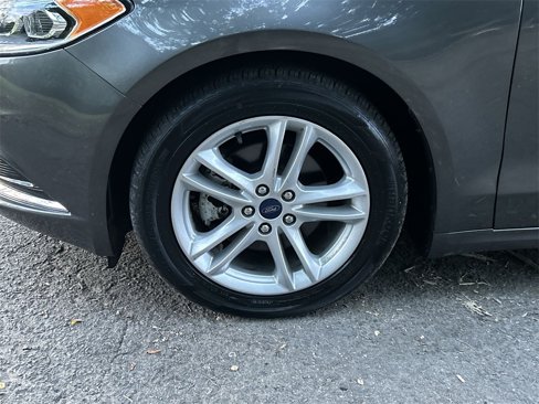 Used 2018 Ford Fusion SE w/ Fusion SE Technology Package image 10