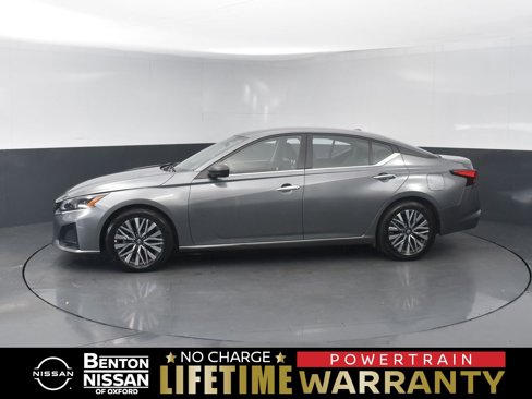 Used 2024 Nissan Altima 2.5 SV image 1