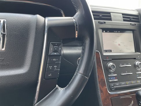 Used 2016 Lincoln Navigator L Select image 29