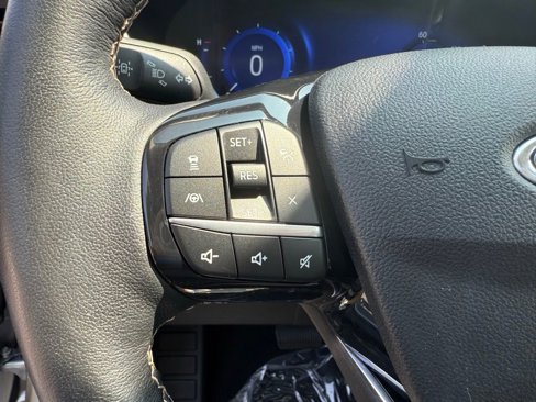 Used 2022 Ford Escape Titanium image 17
