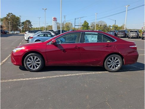 Used 2017 Toyota Camry XLE image 4