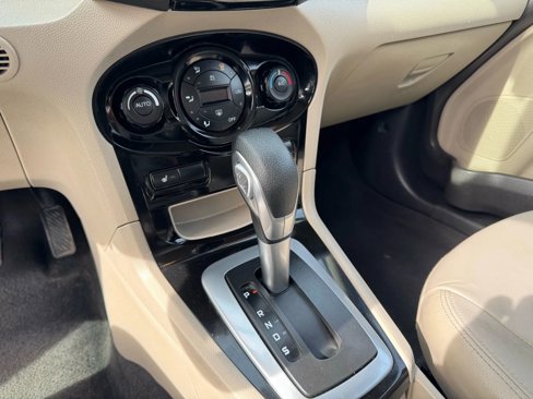 Used 2017 Ford Fiesta Titanium image 14