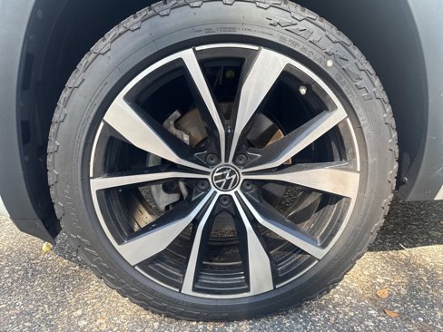 Used 2024 Volkswagen Atlas SEL Premium R-Line image 5