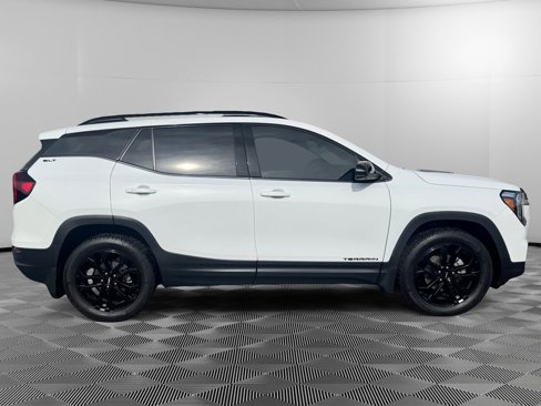 Used 2022 GMC Terrain SLT w/ Infotainment Package II image 8