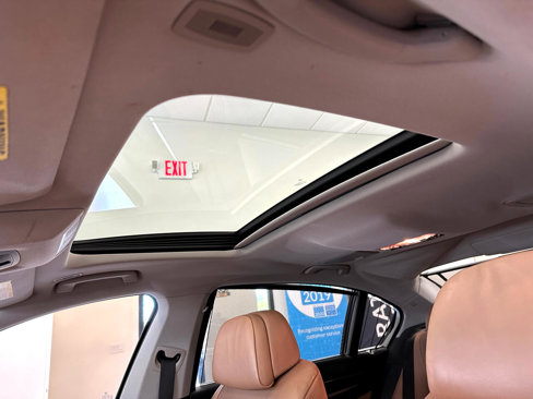 Used 2011 BMW 740Li image 42