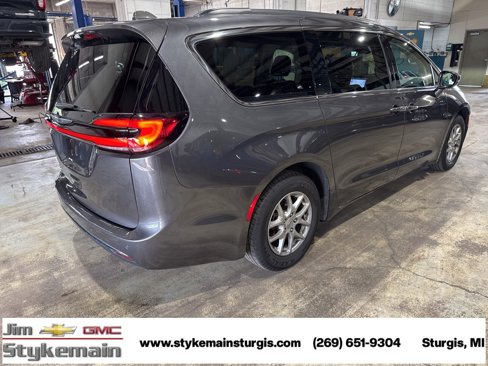 Used 2021 Chrysler Pacifica Touring w/ Cold Weather Group image 6