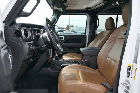 Used 2023 Jeep Gladiator Rubicon w/ Cold Weather Group image 19