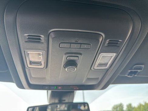 Used 2021 Chevrolet Suburban LT image 24
