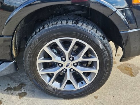 Used 2017 Ford Expedition XLT w/ Equipment Group 202A image 3