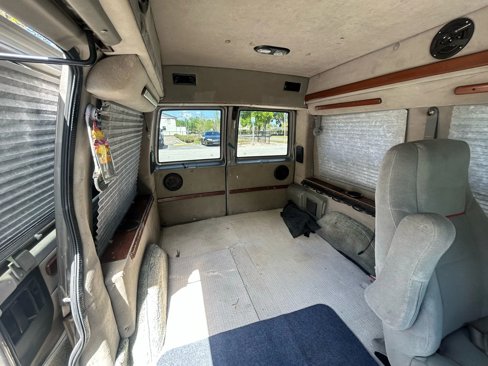 Used 2004 Chevrolet Astro image 11