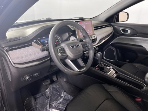 Used 2023 Jeep Compass Latitude image 9