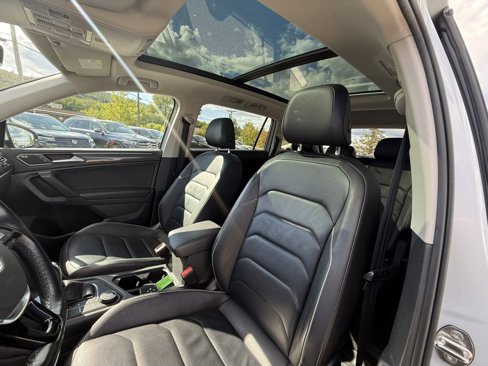 Used 2019 Volkswagen Tiguan SEL Premium image 11
