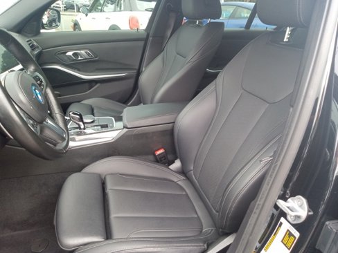 Used 2022 BMW 330e w/ M Sport Package image 11