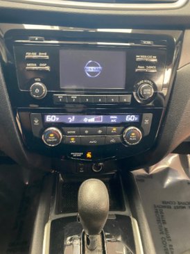 Used 2016 Nissan Rogue SV image 22