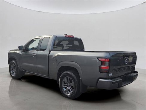 Used 2025 Nissan Frontier SV image 26
