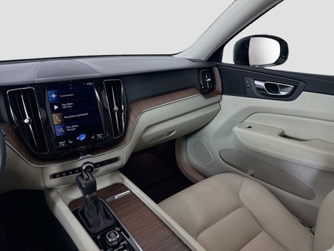 Used 2021 Volvo XC60 T5 Momentum w/ Premium Package image 23