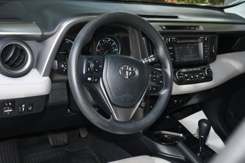 Used 2018 Toyota RAV4 LE image 8