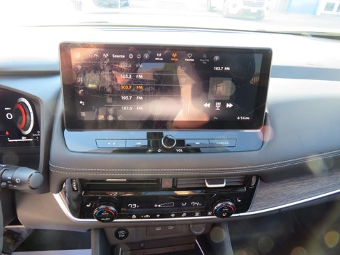 Used 2024 Nissan Rogue Platinum image 5