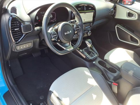 Used 2023 Kia Soul GT-Line image 11