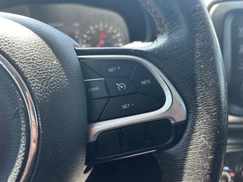 Used 2015 Jeep Renegade Trailhawk image 16