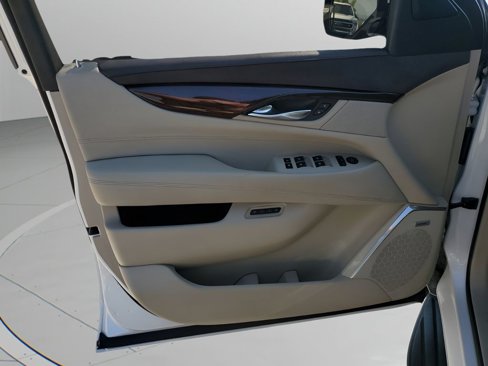 Used 2016 Cadillac Escalade ESV Luxury image 25