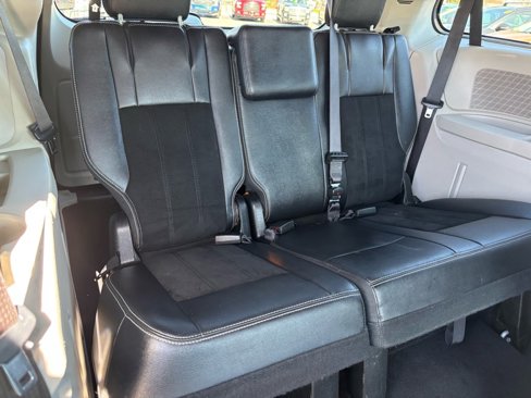 Used 2018 Dodge Grand Caravan SXT image 23