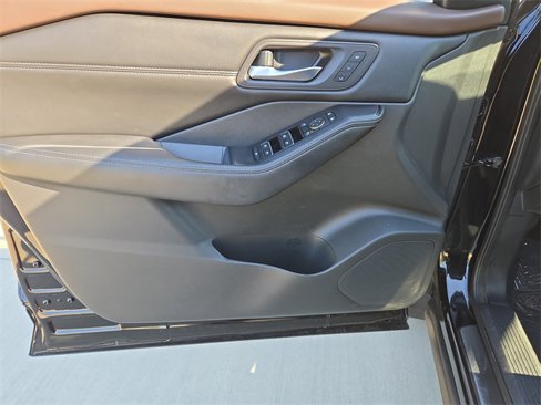 Used 2023 Nissan Rogue SL w/ SL Premium Package image 11