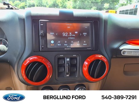 Used 2014 Jeep Wrangler Unlimited Sahara image 23