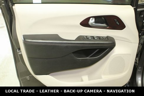Used 2017 Chrysler Pacifica Limited image 13