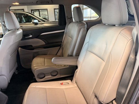 Used 2015 Toyota Highlander XLE image 7