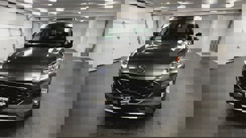 Used 2020 Ford Escape Titanium image 3
