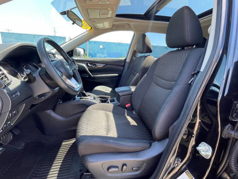 Used 2017 Nissan Rogue SV image 10