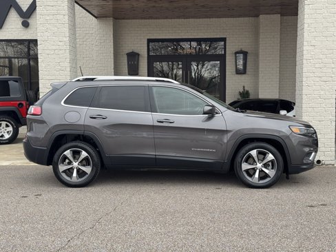 Used 2019 Jeep Cherokee Limited image 15