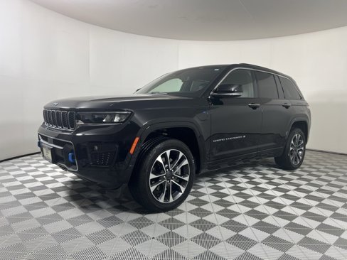 Used 2023 Jeep Grand Cherokee Overland w/ Luxury Tech Group IV image 3