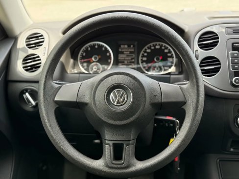 Used 2012 Volkswagen Tiguan S image 10