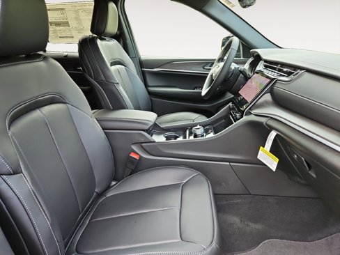 New 2025 Jeep Grand Cherokee Limited w/ Luxury Tech Group II image 15