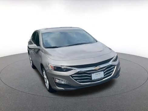 Used 2024 Chevrolet Malibu LT image 3