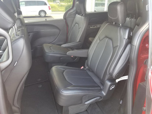 New 2025 Chrysler Pacifica Select image 13