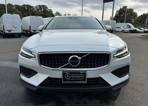 Used 2020 Volvo V60 T5 Cross Country image 2