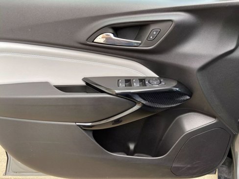 Used 2024 Chevrolet Trax LT w/ LT Convenience Package image 9