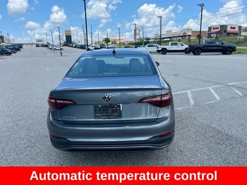 Used 2022 Volkswagen Jetta SE image 10