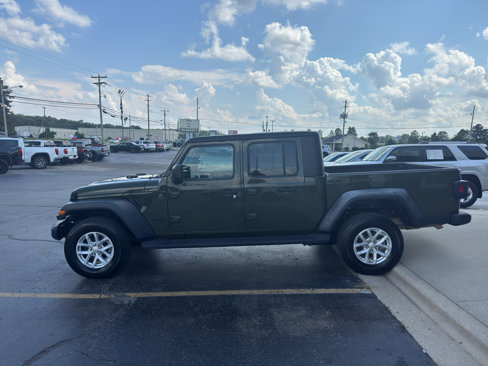 Used 2023 Jeep Gladiator Sport image 8