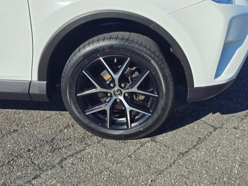 Used 2017 Toyota RAV4 SE image 2